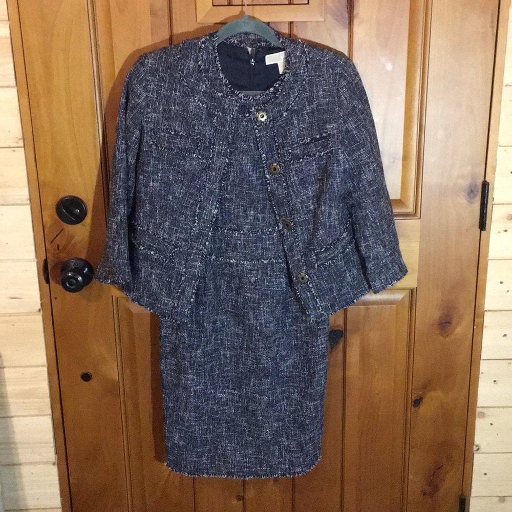 Sleeveless dress with jacket